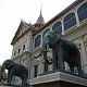 Бангкок. Слоны у входа в Королевский дворец